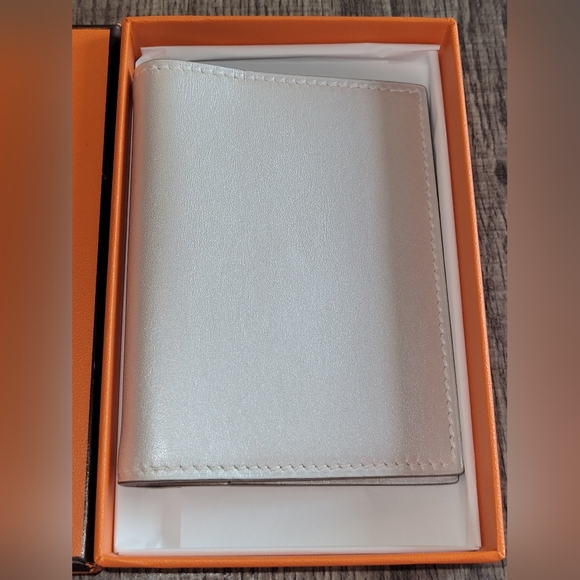 COLLECTORS ITEM- Hermes Bifold Wallet - Picture 14 of 16